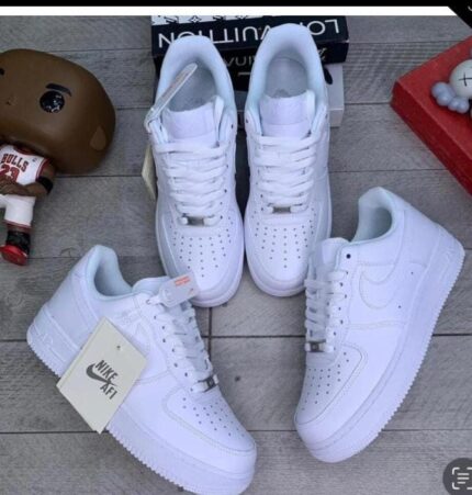 Unisex Nike AF1 ,Black And White colours . Sizes 3-10